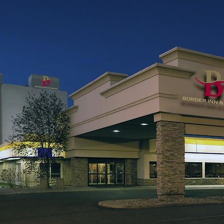 Border Inn & Suites Лойдминстер Екстериор снимка