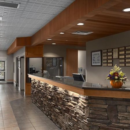 Border Inn & Suites Лойдминстер Интериор снимка