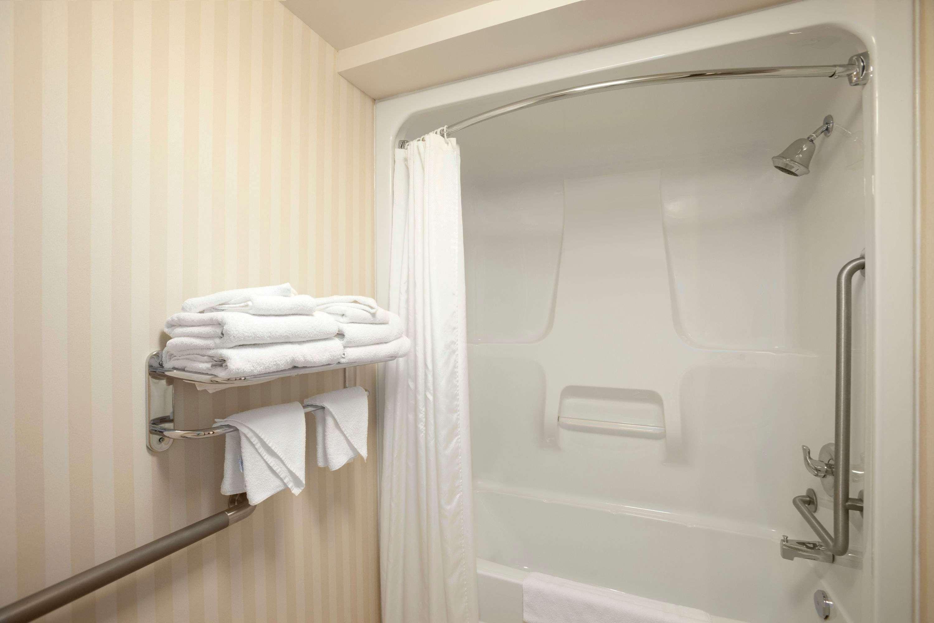 Border Inn & Suites Лойдминстер Екстериор снимка
