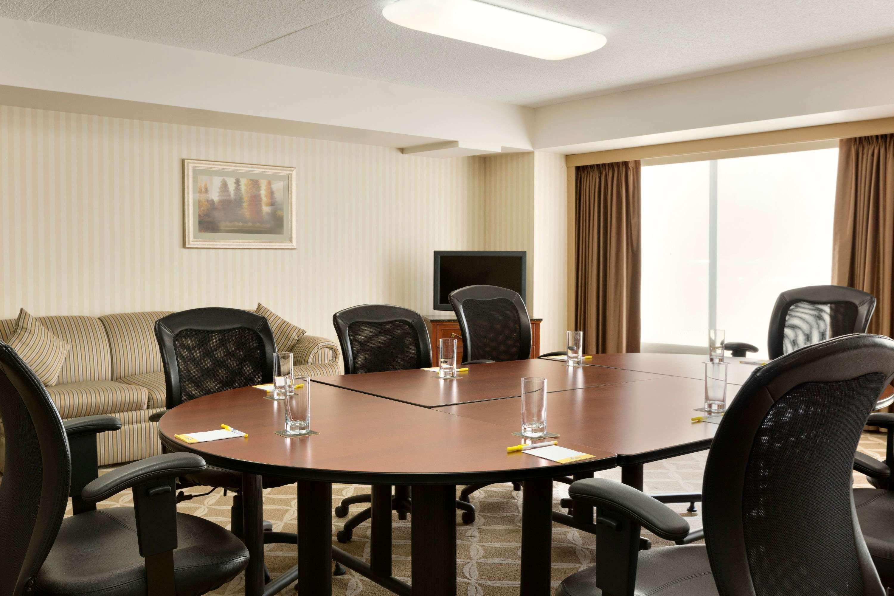 Border Inn & Suites Лойдминстер Екстериор снимка