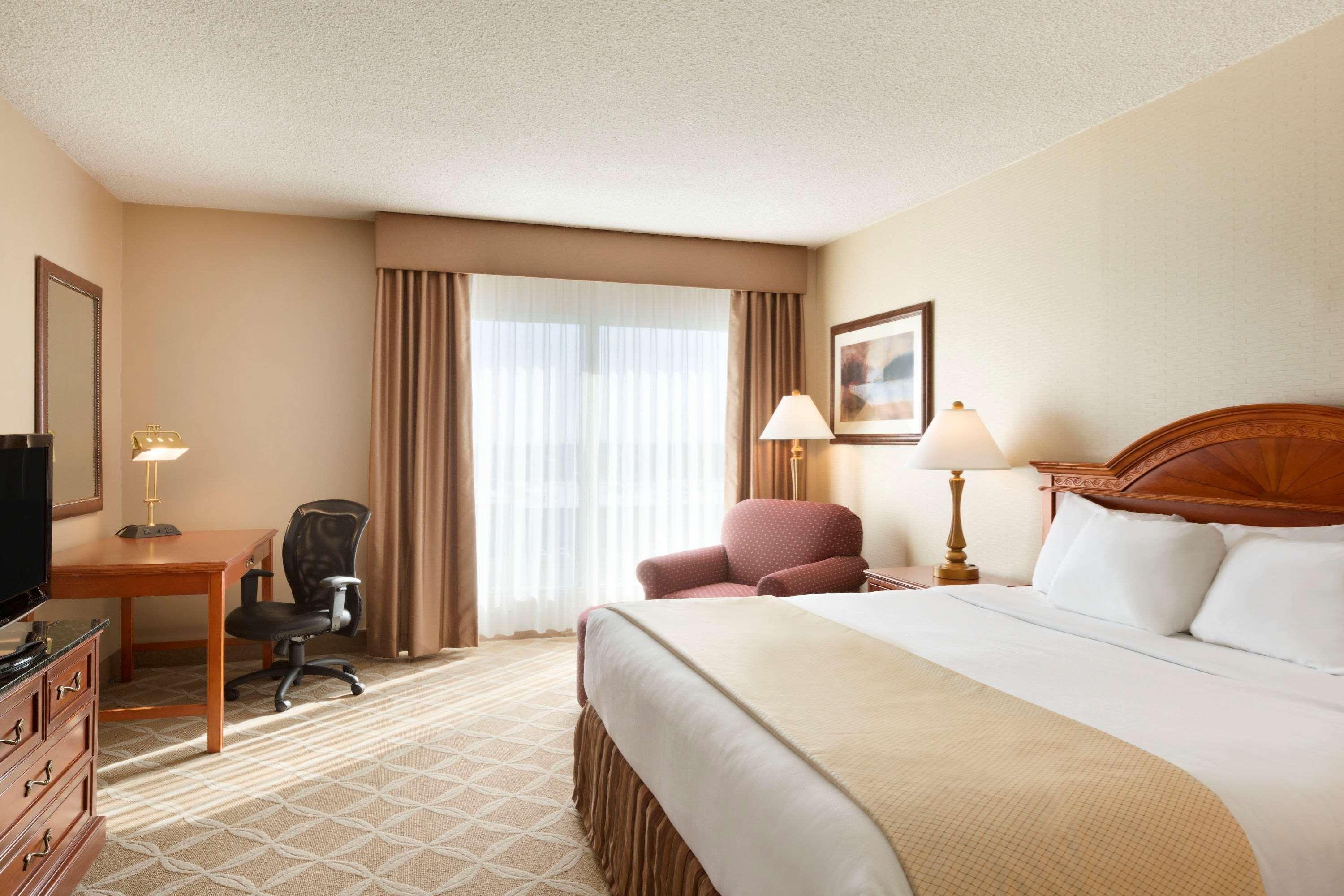 Border Inn & Suites Лойдминстер Екстериор снимка
