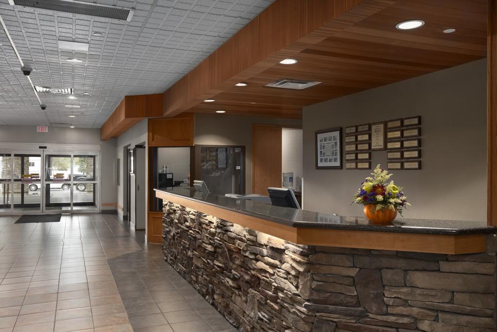 Border Inn & Suites Лойдминстер Интериор снимка