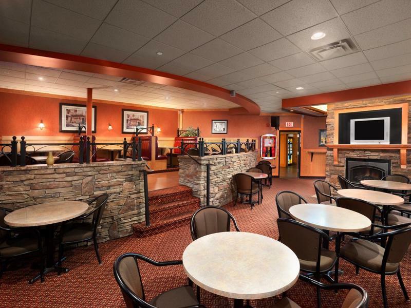 Border Inn & Suites Лойдминстер Екстериор снимка