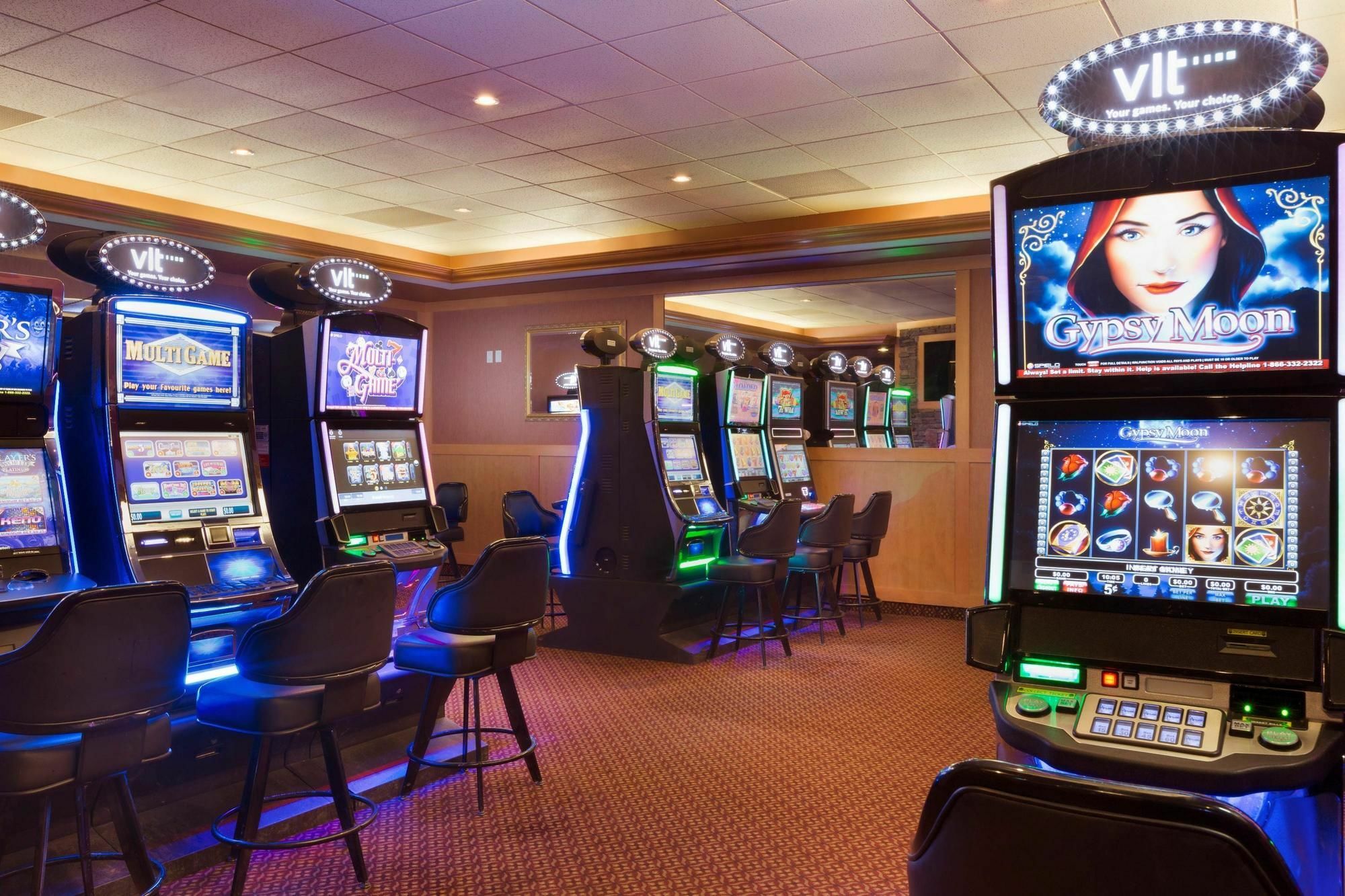 Border Inn & Suites Лойдминстер Екстериор снимка