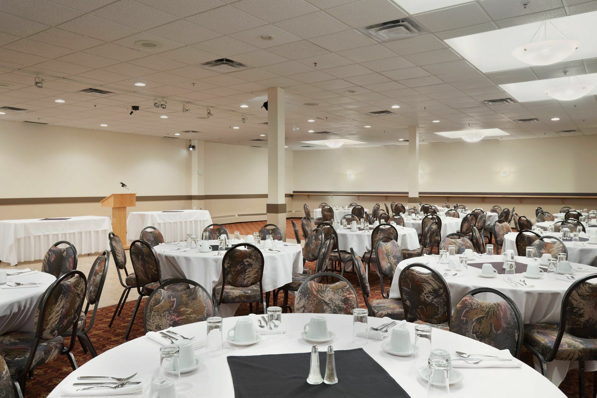 Border Inn & Suites Лойдминстер Екстериор снимка